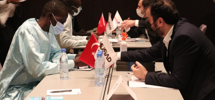 Türk iş insanları Senegal'de buluştu