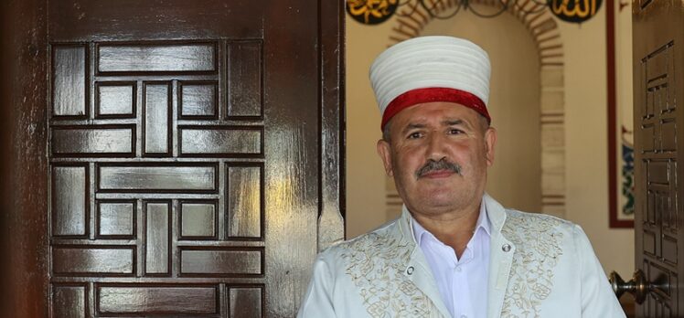 Uyuşturucu bağımlılarının hayatlarına dokunan ve küskünleri barıştıran imam, dışarda kalanlara da yardım ediyor