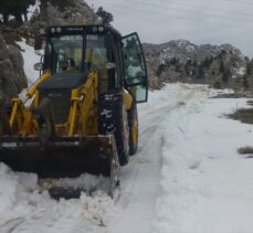 Antalya'da karla kaplanan yayla yolları açılıyor