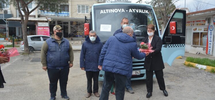 Ayvalık'ın “Şoför Nebahat'i” baba yadigarı minibüsüyle 18 yıldır yolcu taşıyor