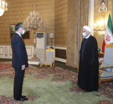 Çin Dışişleri Bakanı, Tahran'da Hamaney'in Danışmanı Laricani ile görüştü