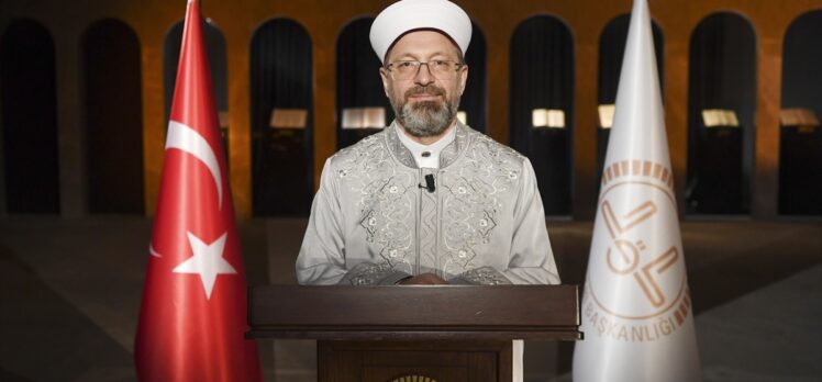 Diyanet İşleri Başkanı Erbaş İslam aleminin Berat Kandili'ni tebrik etti: