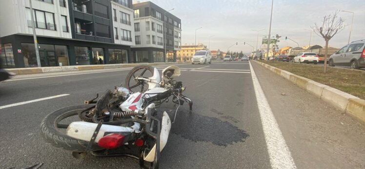 Düzce'de otomobilin çarptığı motosikletin sürücüsü ağır yaralandı