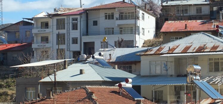 Elazığ'da etkili olan fırtına hayatı olumsuz etkiliyor