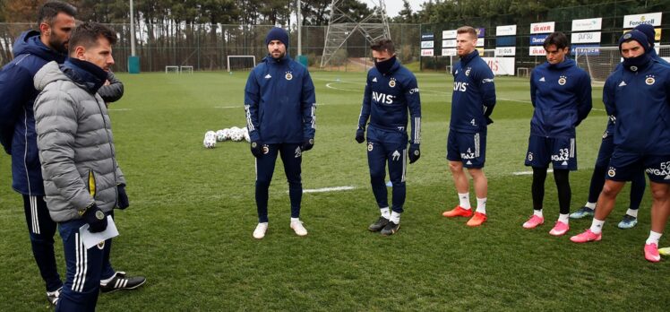 Emre Belözoğlu'ndan Fenerbahçeli futbolculara özel konuşma: “İçinizden birisiyim”