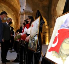 Erzurumlu gençler İstiklal Marşı'nın kıtalarını çizdikleri resimlerle anlattı