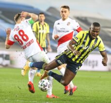 Fenerbahçe, sahasında berabere kaldı