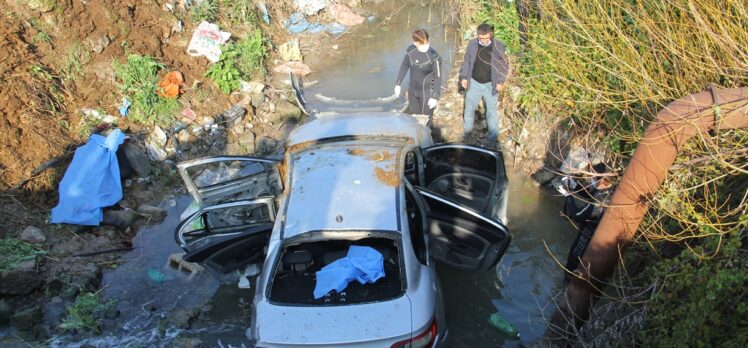 Hatay'da minibüsle çarpışan otomobil dereye devrildi: 3 ölü, 2 yaralı