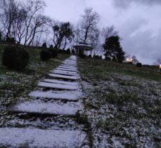 İstanbul'da bazı bölgelere kısa süreli kar ve dolu yağdı