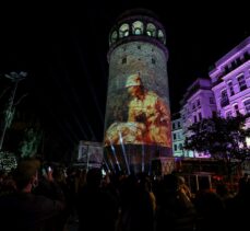 İstiklal Marşı'nın 100. yılına özel Galata Kulesi'nde ışık gösterisi yapıldı