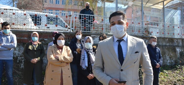 Kastamonu'da, 98 yıl önce tifüs salgınında ölen doktor mezarı başında anıldı