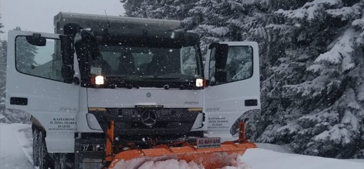 Kastamonu'da kar nedeniyle 111  köy yolunda ulaşım sağlanamıyor