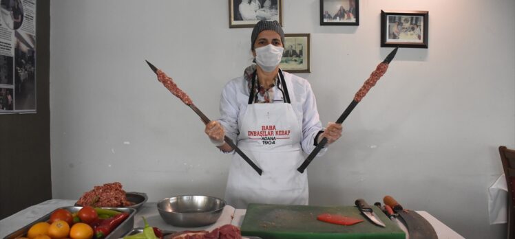 Kuaförlüğü bırakıp lokanta açan kadın usta, Adana kebabına lezzet katıyor