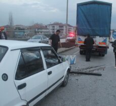 Manisa'da otomobilin tıra arkadan çarpması sonucu 5 kişi yaralandı