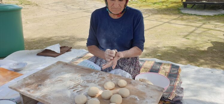 Osmaniye'de kadınlar ramazan öncesi imece usulü yufka hazırlıyor