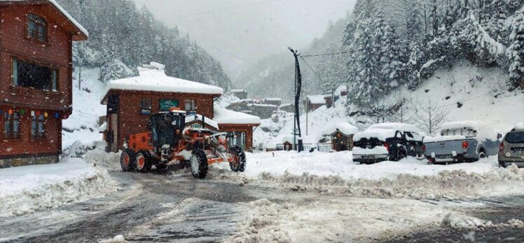 Rize'de kar dolayısıyla 76 köy yolu ulaşıma kapandı