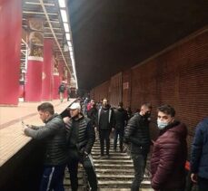 Romanya'da metro sendikası üyeleri Bükreş'te raylara inerek trafiği durdurdu