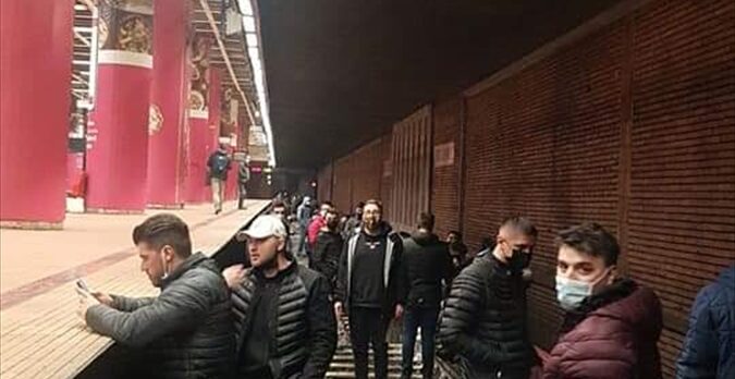 Romanya'da metro sendikası üyeleri Bükreş'te raylara inerek trafiği durdurdu