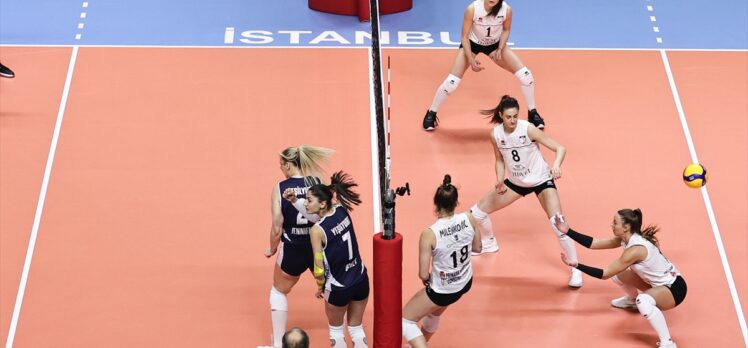 Voleybol Kadınlar CEV Challenge Kupası'nda şampiyon olan Sistem9 Yeşilyurt kupasını aldı