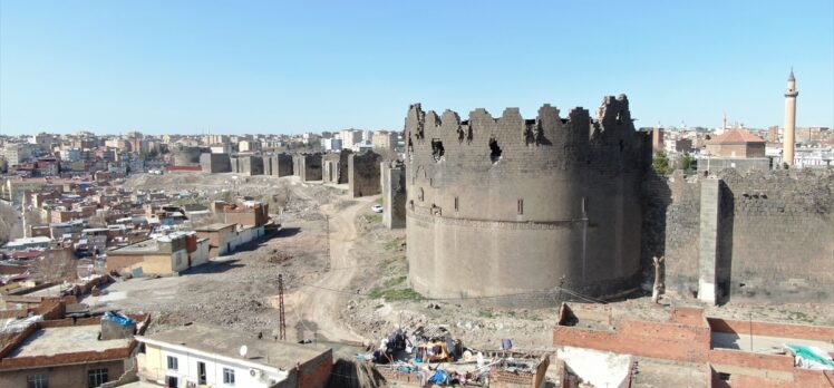 Surların restorasyonuna uluslararası medya manipülasyonu