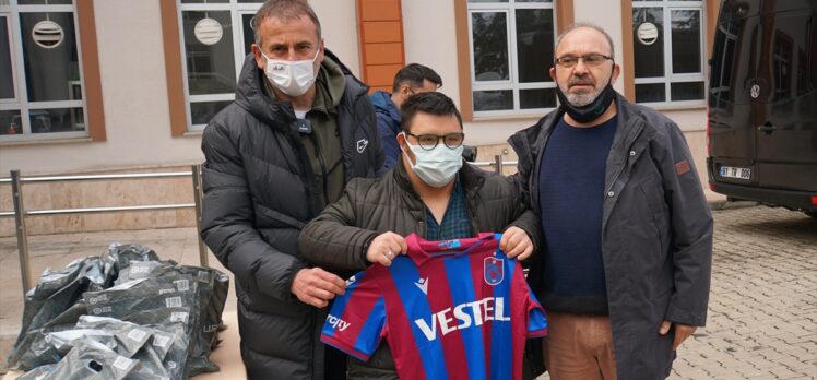 Trabzonspor Teknik Direktörü Avcı, down sendromlu ve otizmli çocukları ziyaret etti