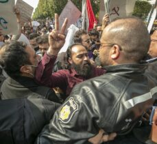 Tunus'ta siyasi ve ekonomik kriz protesto edildi