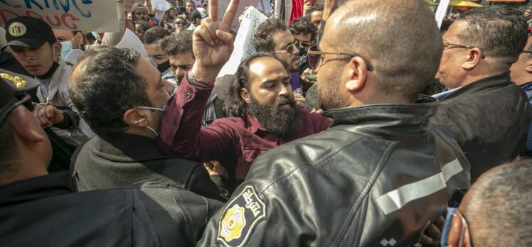 Tunus'ta siyasi ve ekonomik kriz protesto edildi