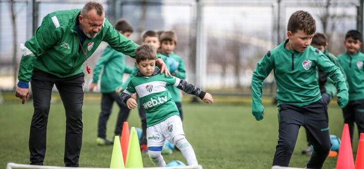 Türk futbolunun beşinci şampiyonu Bursaspor, yıldız yetiştiriyor