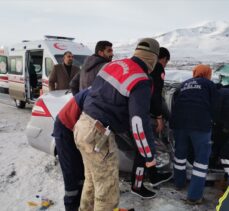 Van'da otomobille tır çarpıştı: 1 ölü, 2 yaralı