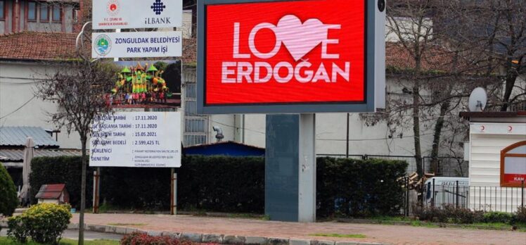 Zonguldak'ta LED ekranlara “Love Erdoğan” görseli yansıtıldı