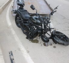 Adana'da otomobille çarpışan motosikletin sürücüsü yaralandı