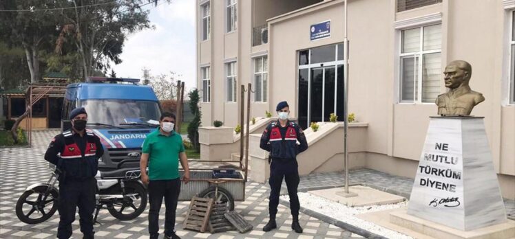 Adana'da petrol istasyonunun mazgallarını çaldıkları iddiasıyla 3 zanlı yakalandı