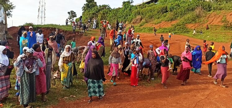 Avrupa'da yaşayan Türk vatandaşlarından Uganda'da ihtiyaç sahibi ailelere et yardımı