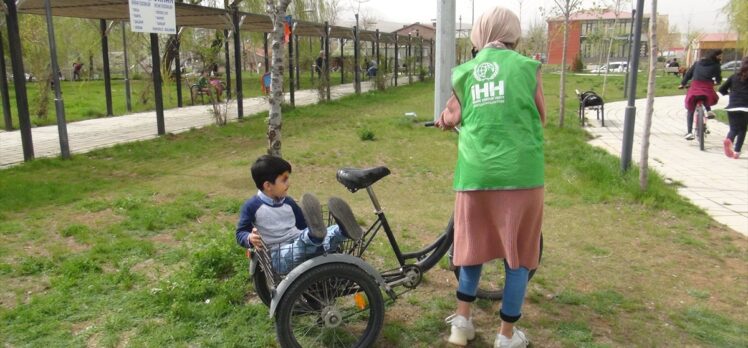 Bitlis İHH İnsani Yardım Derneği gönüllüleri ramazanda yetimleri unutmadı