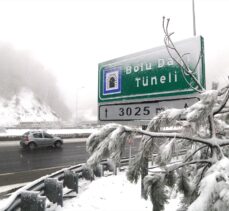 Bolu Dağı'nda kar yağışı etkili oluyor