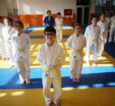 Düzce'de kalp rahatsızlığı bulunan iki arkadaş judoyla hayata tutundu