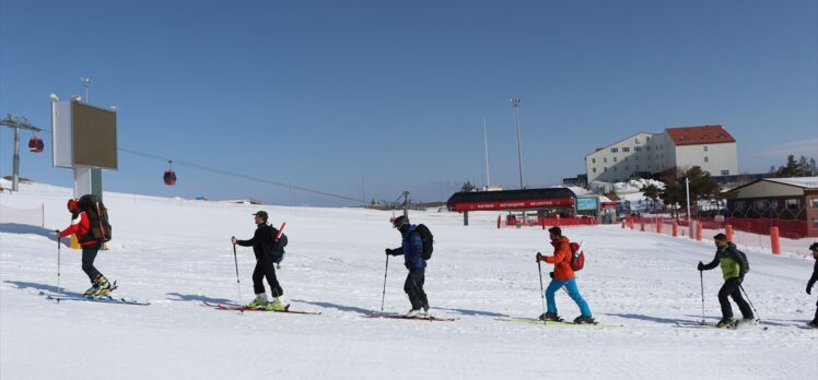 Erciyes'te Geleneksel Dağ Kayağı ve Zirve Tırmanışı yapıldı