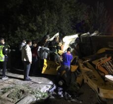 GÜNCELLEME 2 – Hatay'da freni boşalan ve devrilen vinç, 11 araca çarptı: 4 ölü, 4 yaralı