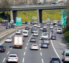 İstanbul'da sokağa çıkma kısıtlaması öncesi trafikte yoğunluk oluştu