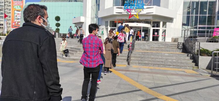 İstanbul'da tam kapanma öncesi yoğunluk yaşanıyor