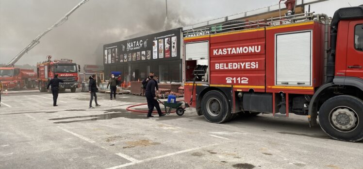 Kastamonu'da yapı markette çıkan yangın hasara neden oldu