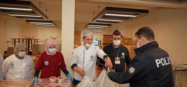 Kayseri'de görev başındaki polislerin iftarlıkları belediyeden