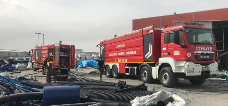 Kayseri'de plastik boru fabrikasında çıkan yangın söndürüldü