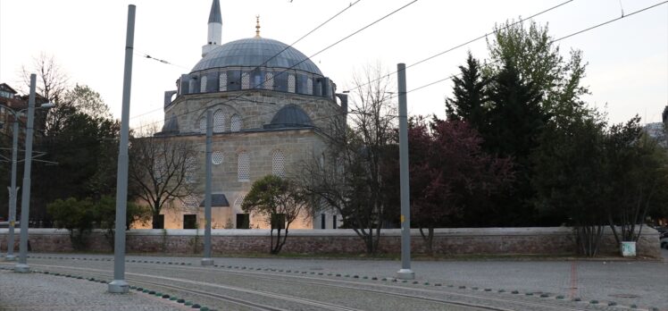 Bursa ve çevre illerde “tam kapanma”nın başlamasıyla sokaklar boşaldı