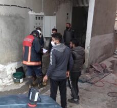 Mersin'de yangın çıkan evdeki 3 çocuk vatandaşlar tarafından kurtarıldı