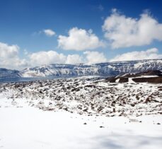 Nemrut Krater Gölü karlı görüntüsüyle de etkileyici