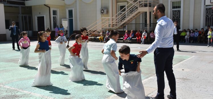 Özbekistan'da 23 Nisan Ulusal Egemenlik ve Çocuk Bayramı çeşitli etkinlikle kutlandı