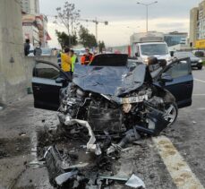 Pendik'te yolcu minibüsüyle otomobilin çarpışması sonucu 1 kişi öldü, 5 kişi yaralandı