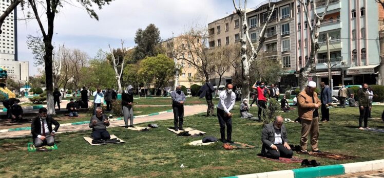 “Peygamberler şehrinde” ramazanın ilk cuması Kovid-19 tedbirleri kapsamında kılındı