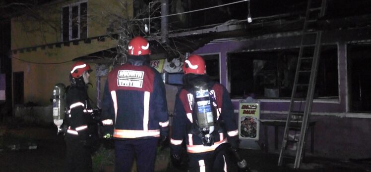 Sakarya'da çıkan yangında iş yeri kullanılamaz hale geldi